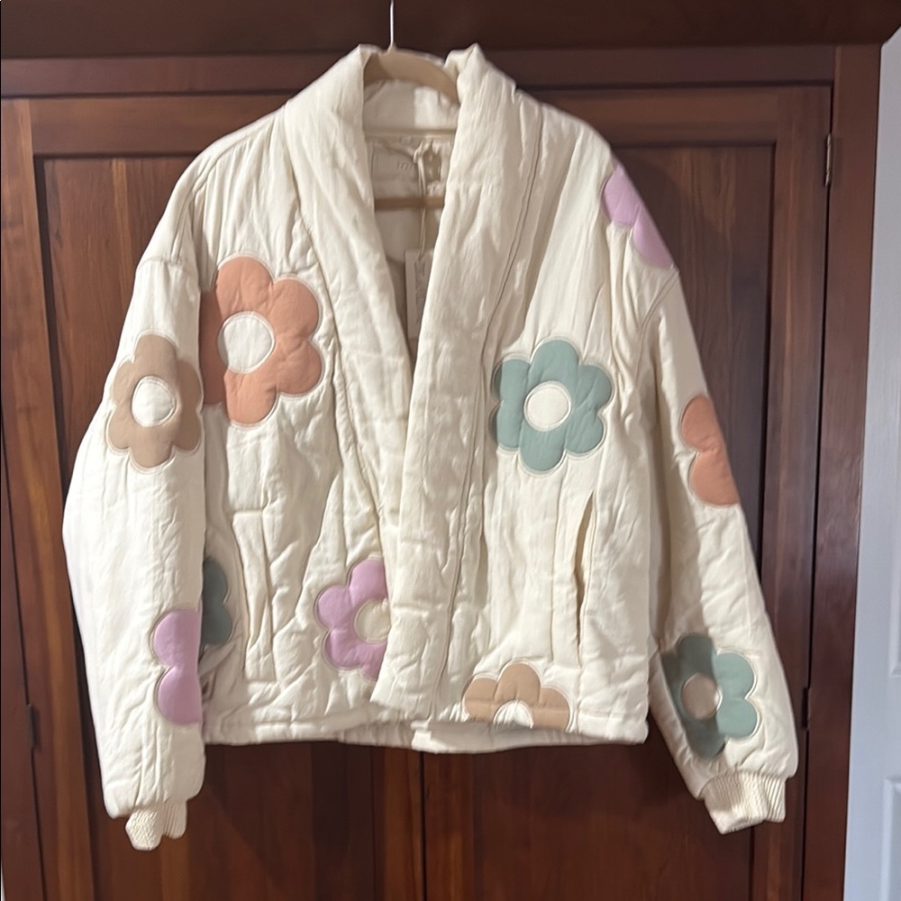 Blank NYC cream flower bath quilted jacket